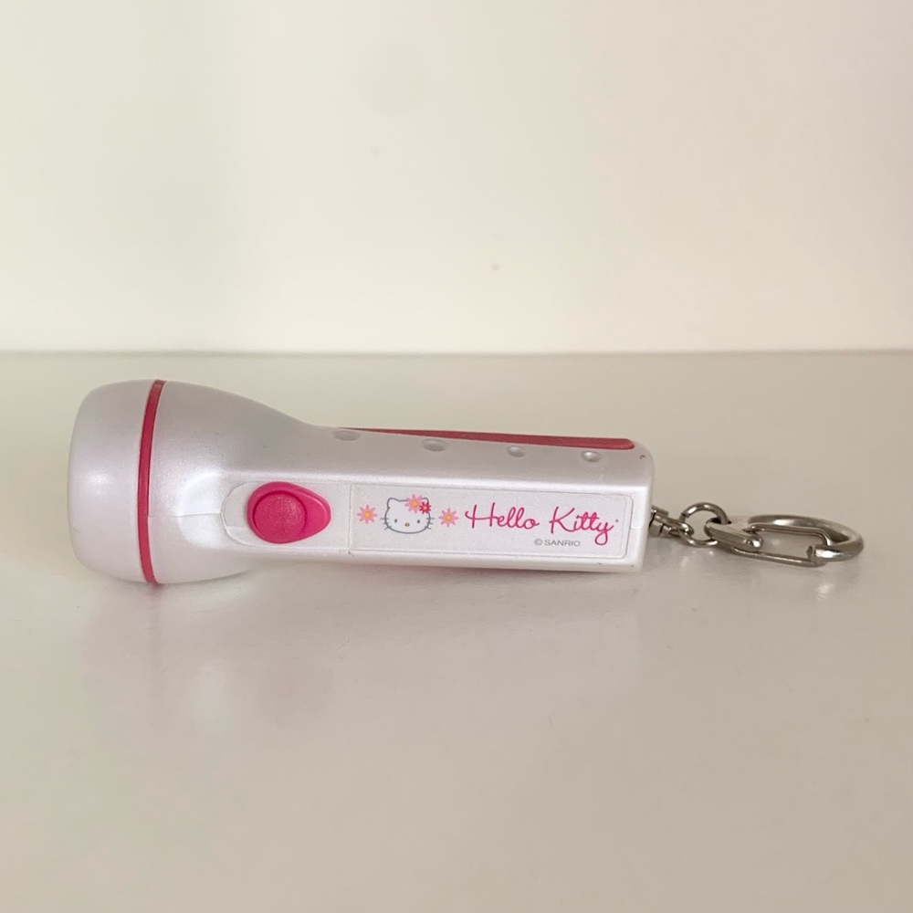 Y2k hello kitty mini flashlight keychain - Picture 13 of 13